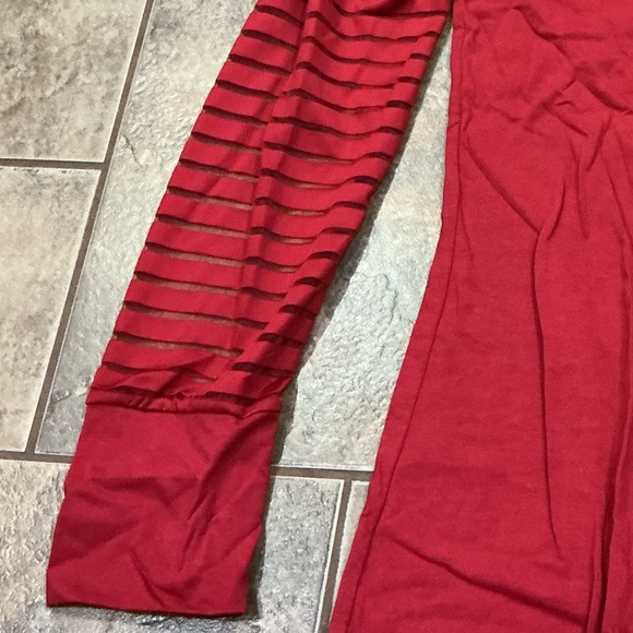 🔥3/$42 w FREE SHIPPING🔥 Women's Red Long Sleeve Top - Picture 3 of 4